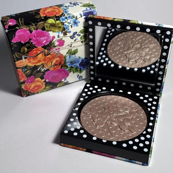 MAC Richard Quinn Extra Dimension Skinfinish Highlighter Day Glow Shimmer LE NEW - Picture 5 of 11